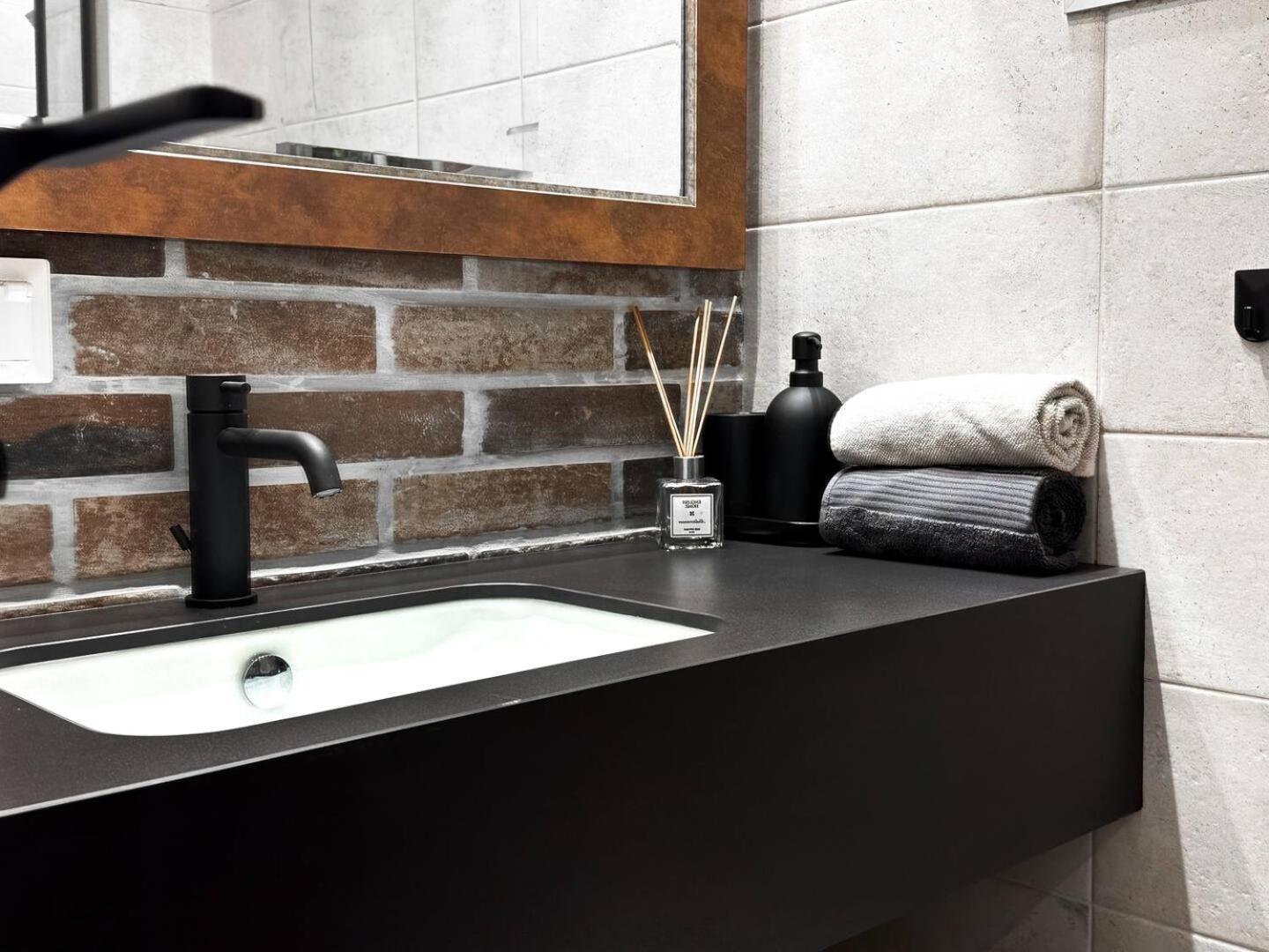 10 In Location Fully Equipped Apartemen *